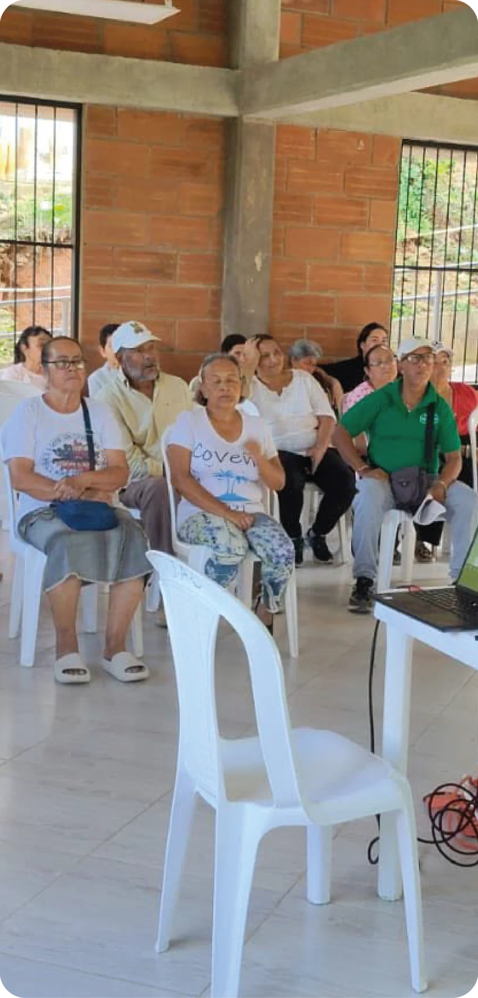Encuentro de formación con habitantes de la comunidad